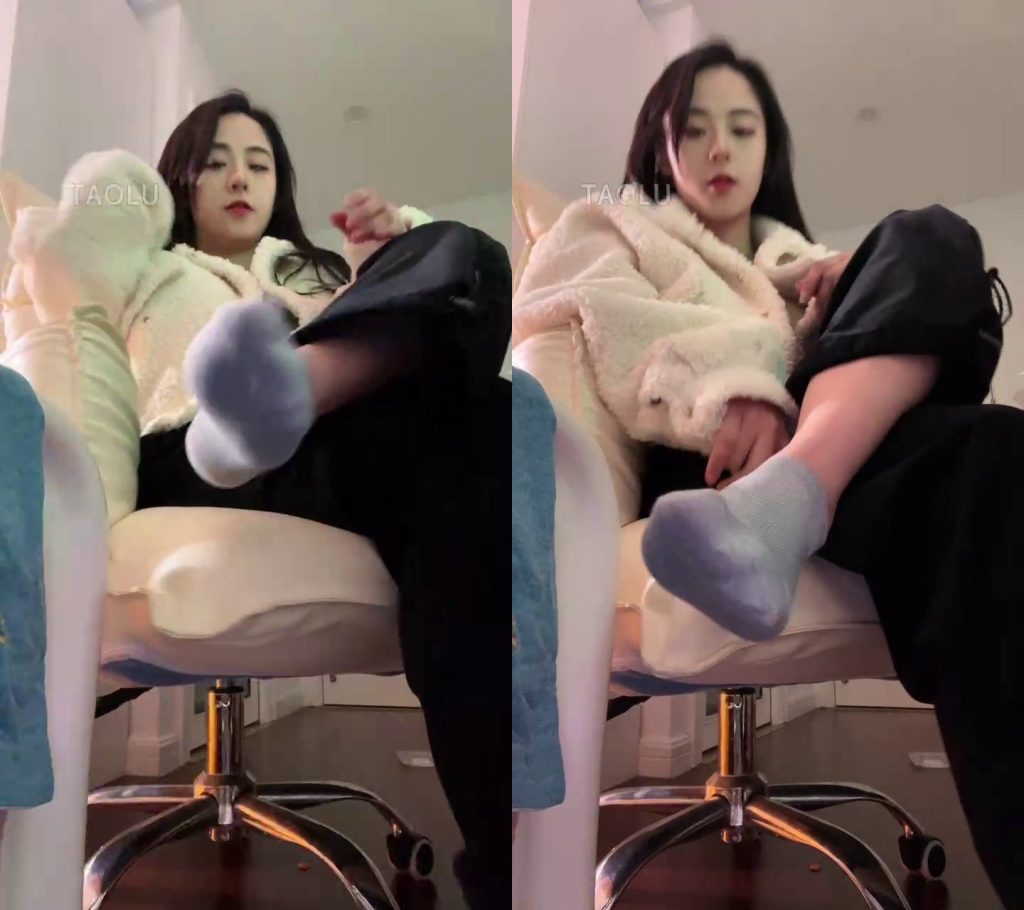 图片[3]-【不知名美女】榨3次🚥只配闻拖鞋的狗畜牲套着白袜去操女友吧 [1小时／764MB]-束乐kbss
