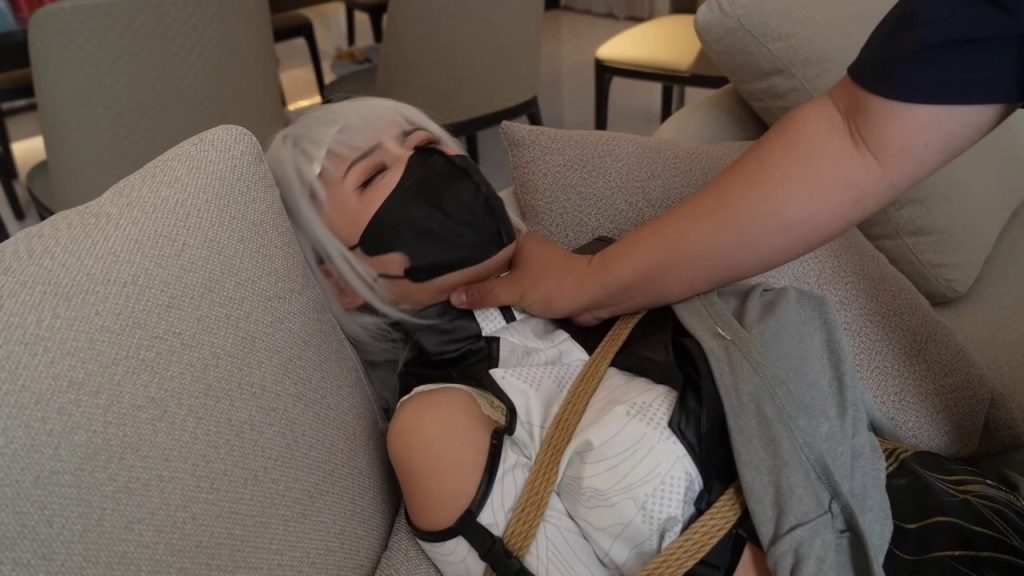 图片[8]-【象人定拍】小0-Cos麦晓雯 coser回家后遭遇m晕绑架玩脚 [29分钟／1.59GB]-束乐kbss