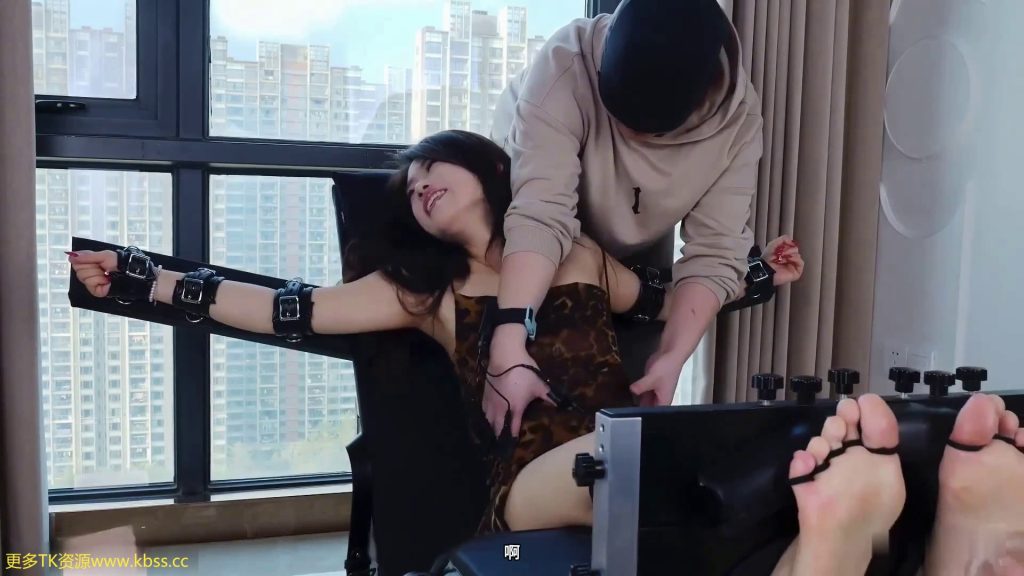 图片[13]-【脚模摄影】万众期待的反差女神橙橙痒到虚脱 [57分钟／1.47GB]-束乐kbss